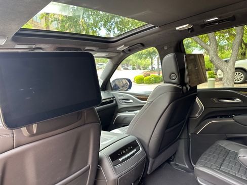 Used 2024 Cadillac Escalade Sport Platinum image 19