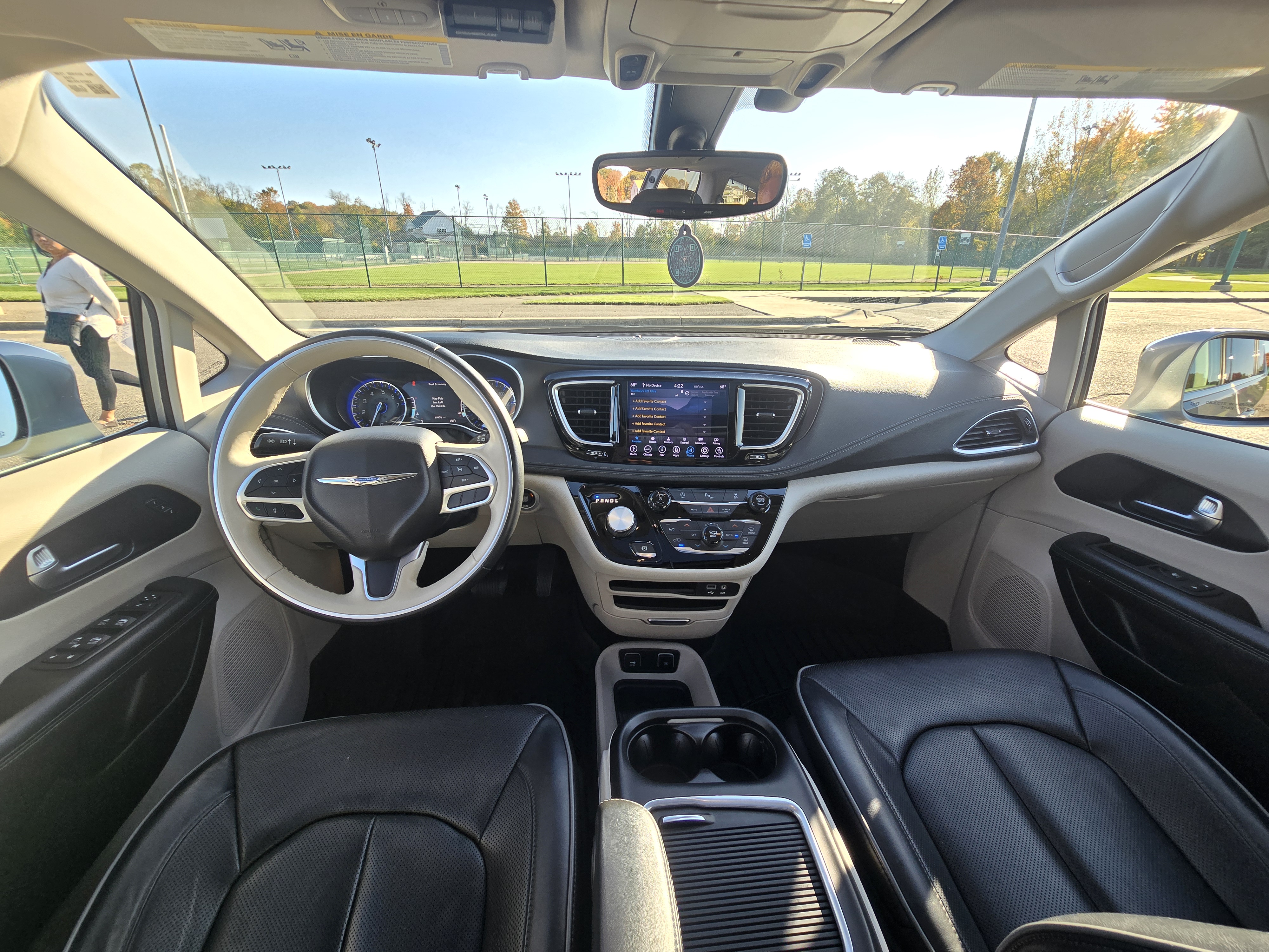 Used 2020 Chrysler Pacifica Limited FWD image 11