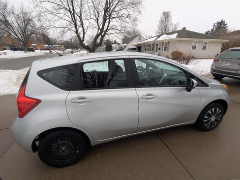 Used 2015 Nissan Versa Note SV image 2