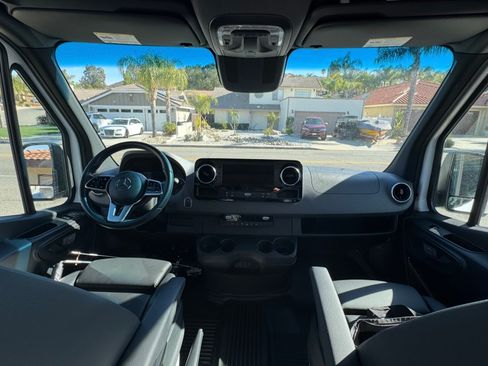 Used 2023 Mercedes-Benz Sprinter 2500 image 5