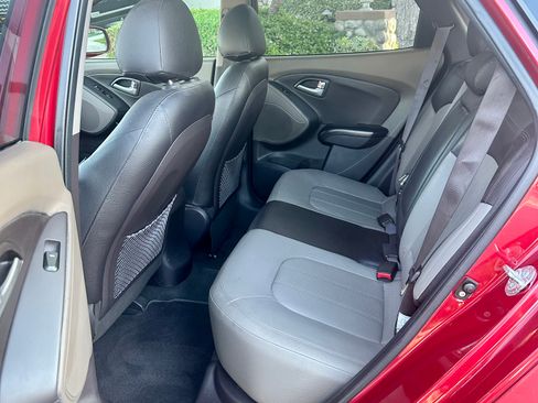 Used 2012 Hyundai Tucson Limited w/ Premium Pkg FWD image 12