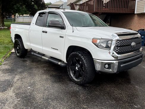 Used 2018 Toyota Tundra SR5 w/ SR5 Upgrade Package AWD/4WD image 10