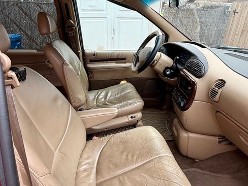 Used 2000 Chrysler Town & Country LXi image 12