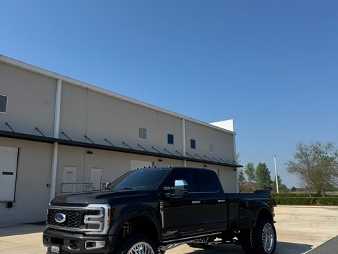 Used 2025 Ford F450 Platinum w/ Platinum Plus Package image 1