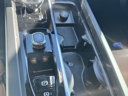 Used 2025 Volvo XC60 T8 Ultra w/ Protection Package Premier image 15