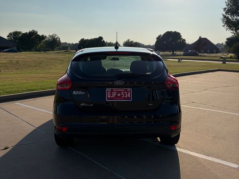 Used 2018 Ford Focus SE FWD image 9