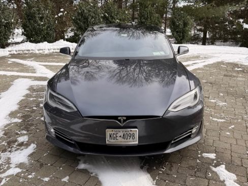 Used 2020 Tesla Model S Long Range Plus image 2