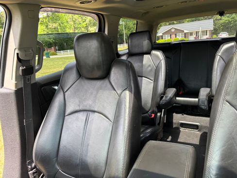 Used 2012 GMC Acadia SLT image 3