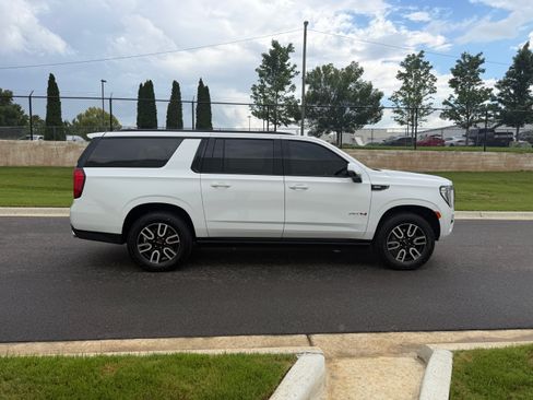 Used 2024 GMC Yukon XL AT4 w/ AT4 Premium Plus Package AWD/4WD image 6