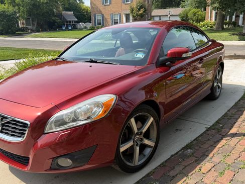 Used 2012 Volvo C70 T5 FWD image 2