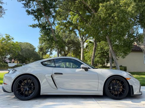 Used 2020 Porsche 718 Cayman GT4 RWD image 2