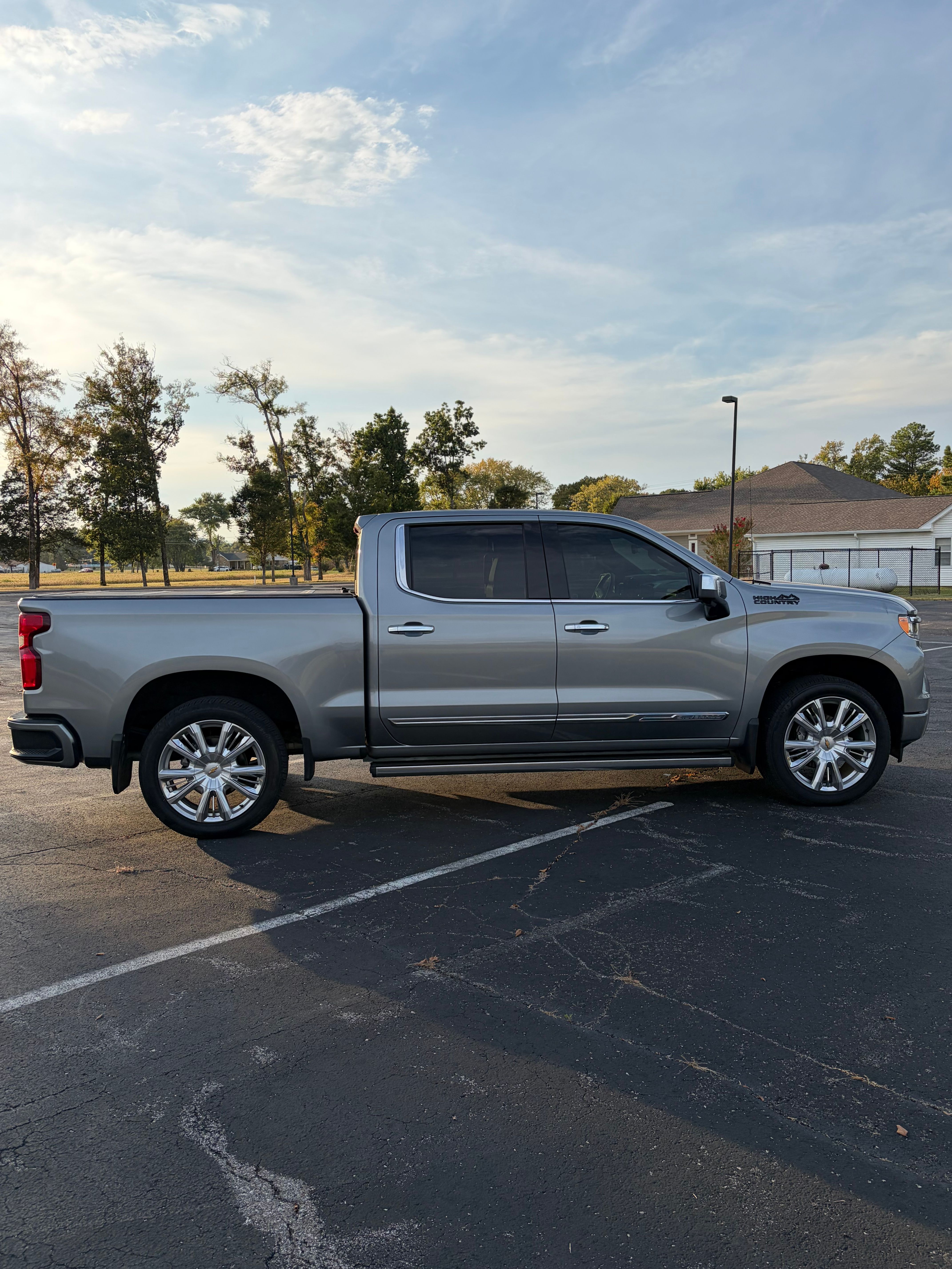 Used 2024 Chevrolet Silverado 1500 High Country w/ High Country Premium Package AWD/4WD image 6