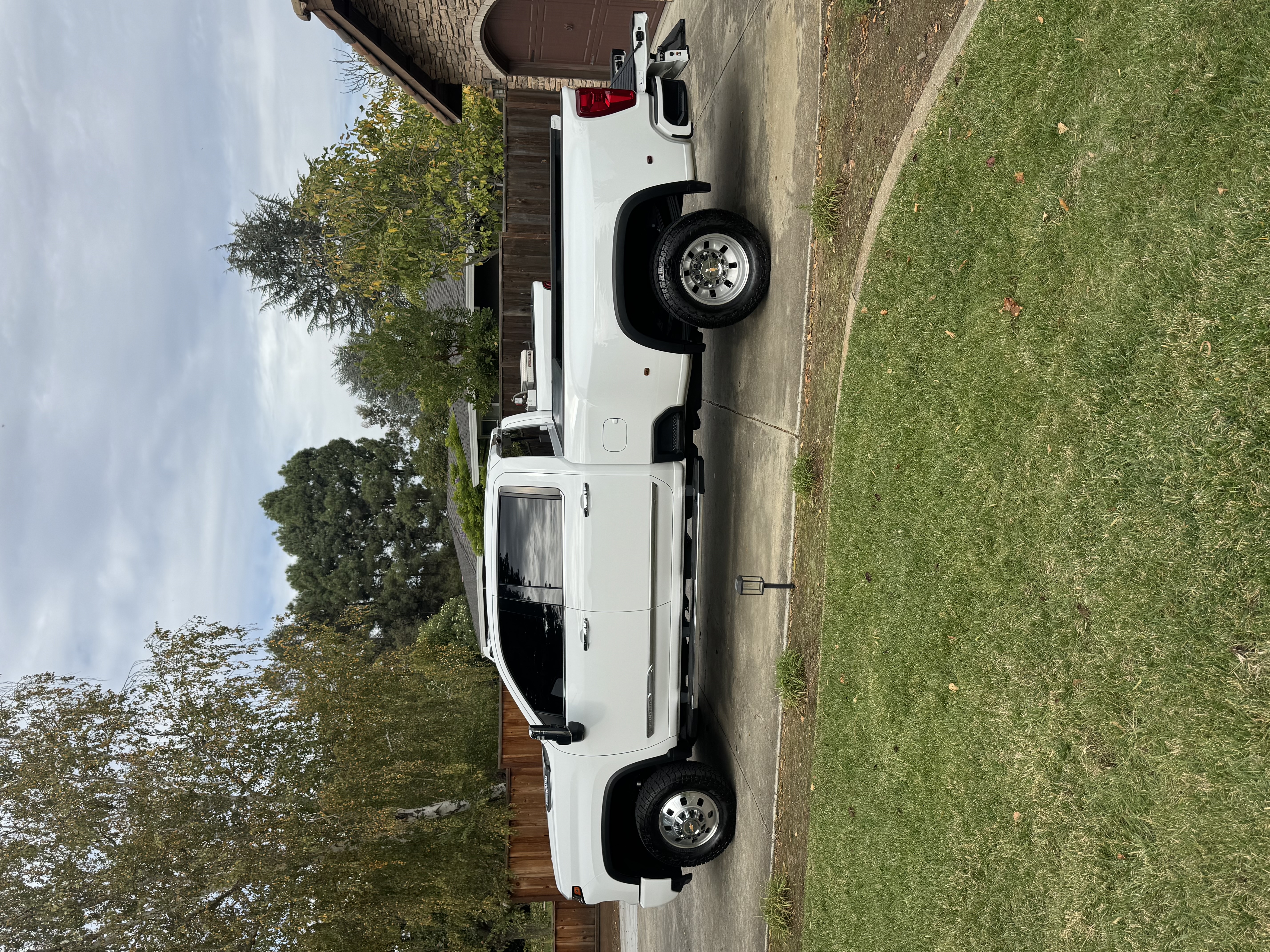 Used 2024 Chevrolet Silverado 3500 High Country w/ High Country Premium Package AWD/4WD image 1