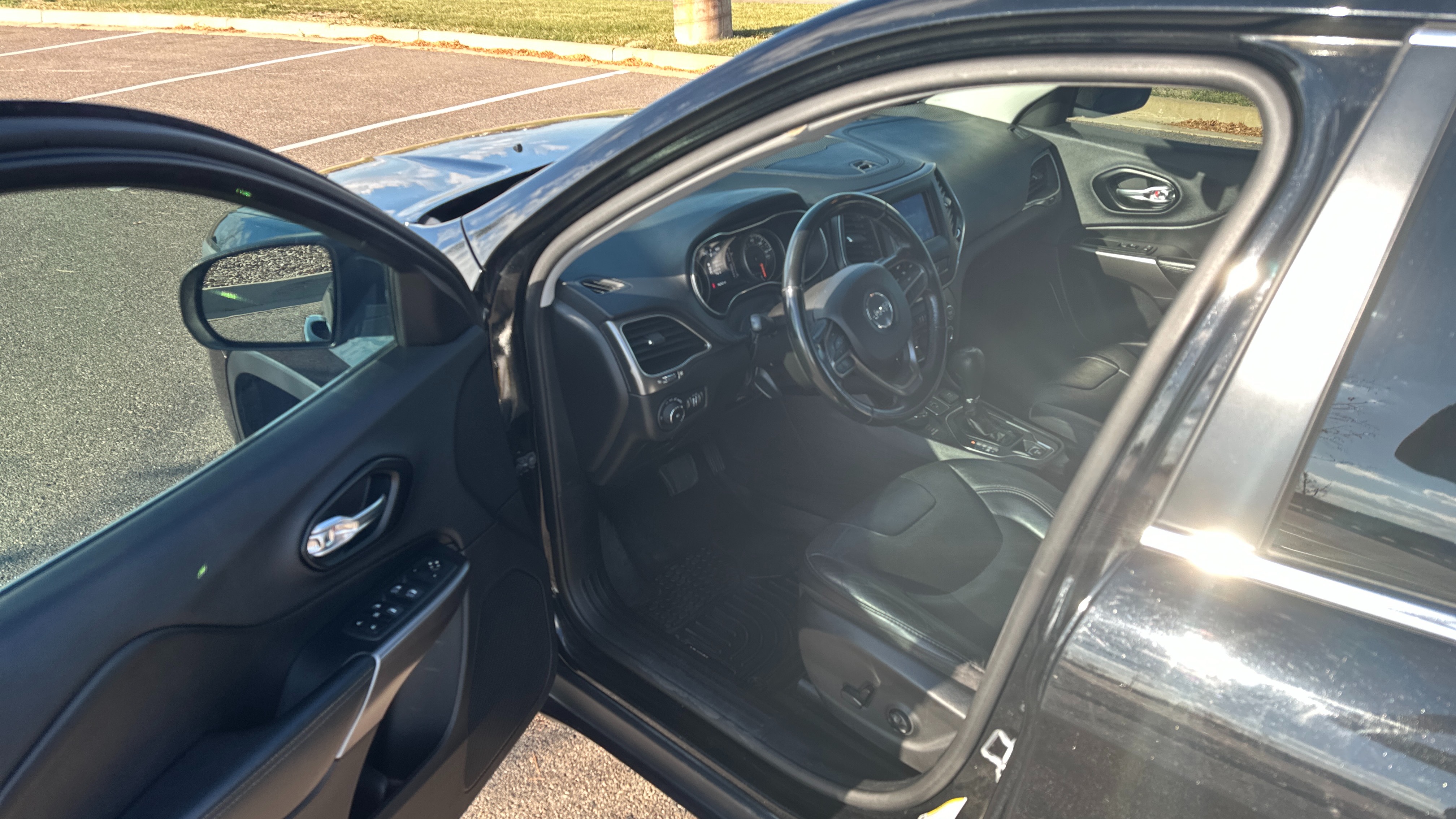 Used 2021 Jeep Cherokee Latitude Lux AWD/4WD image 29