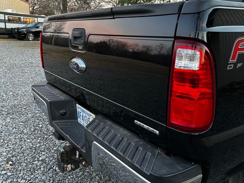 Used 2016 Ford F250 Lariat w/ Lariat Interior Package image 9