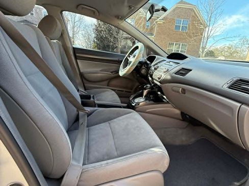 Used 2010 Honda Civic DX-VP image 13