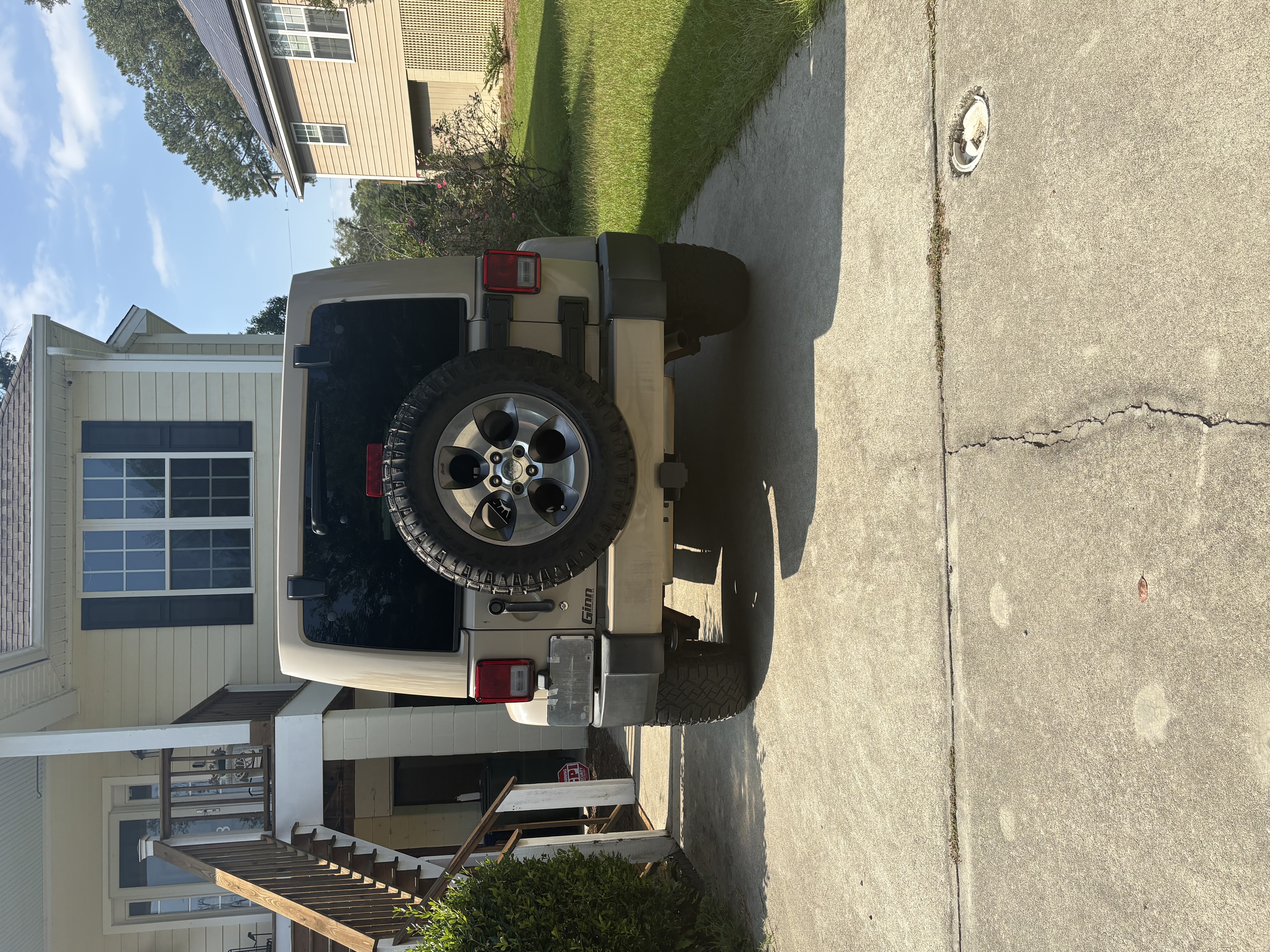 Used 2016 Jeep Wrangler Unlimited Sahara w/ Connectivity Group AWD/4WD image 5