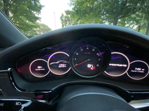 Used 2020 Porsche Panamera image 17