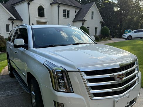 Used 2017 Cadillac Escalade ESV Luxury AWD/4WD image 1