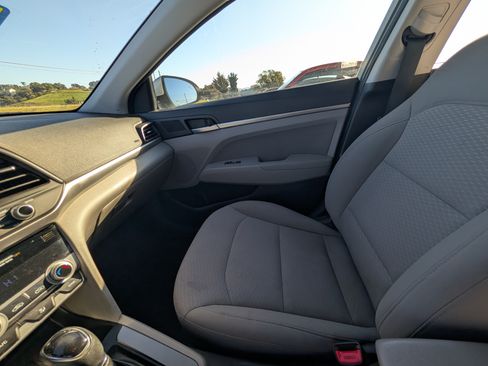 Used 2020 Hyundai Elantra SEL image 2