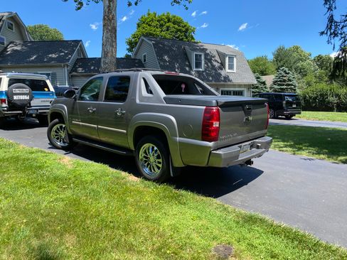 Used 2007 Chevrolet Avalanche LTZ w/ LTZ Preferred Equipment Group AWD/4WD image 13