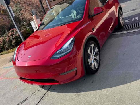 Used 2021 Tesla Model Y Long Range image 4