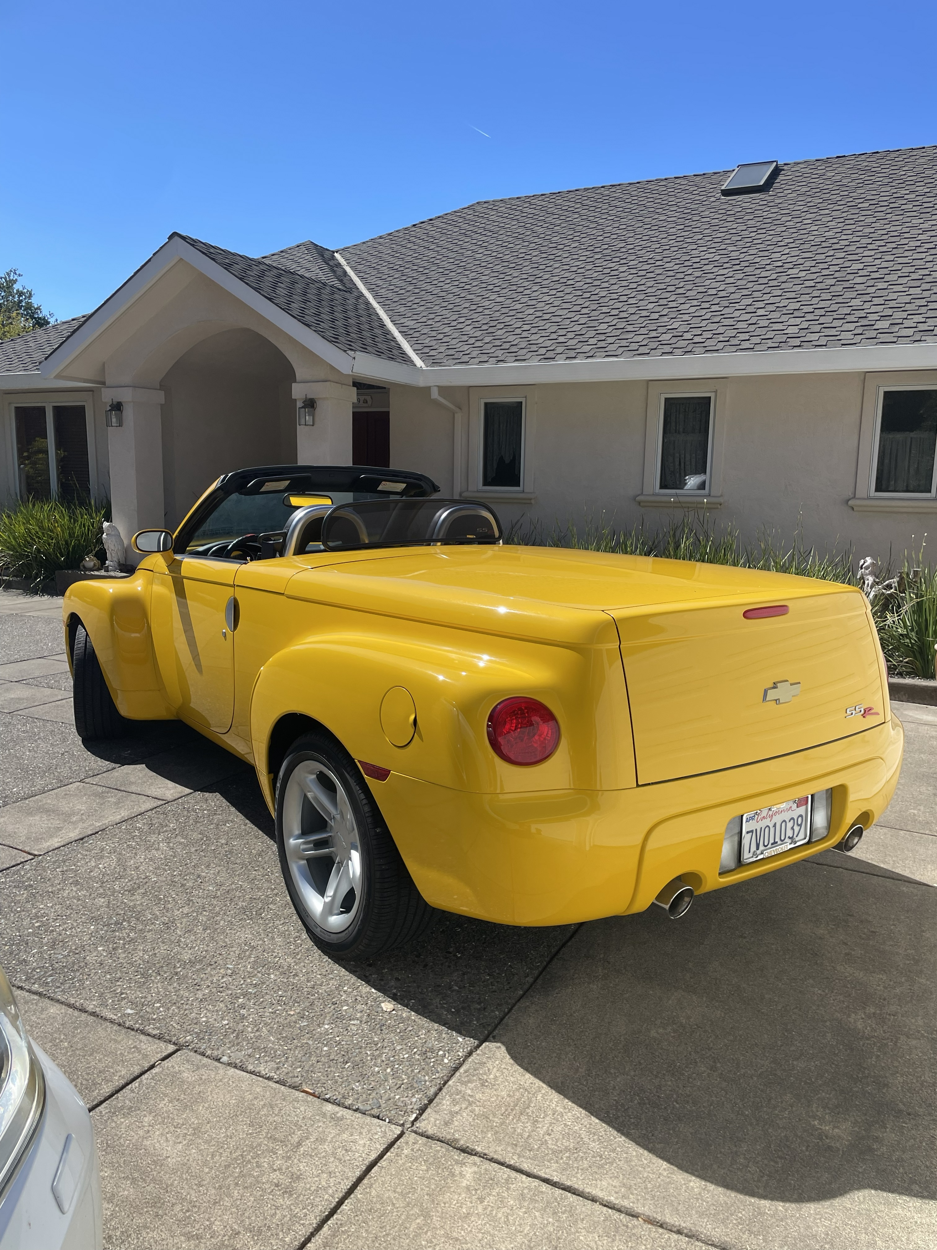 Used 2005 Chevrolet SSR w/ Preferred Equipment Group RWD image 5