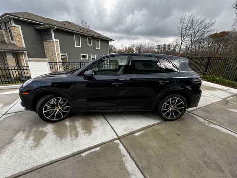 Used 2020 Porsche Cayenne Turbo image 4