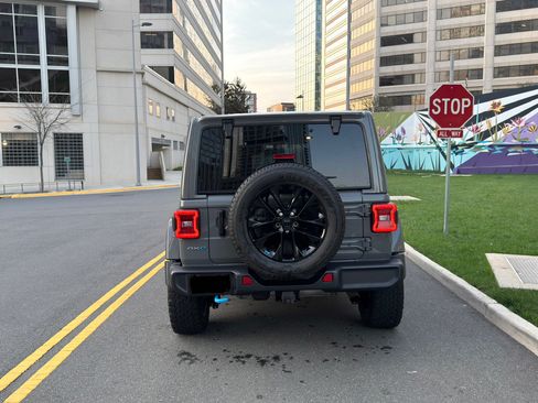 Used 2022 Jeep Wrangler Unlimited Sahara image 6