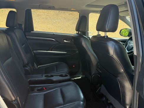 Used 2014 Toyota Highlander Limited AWD/4WD image 21