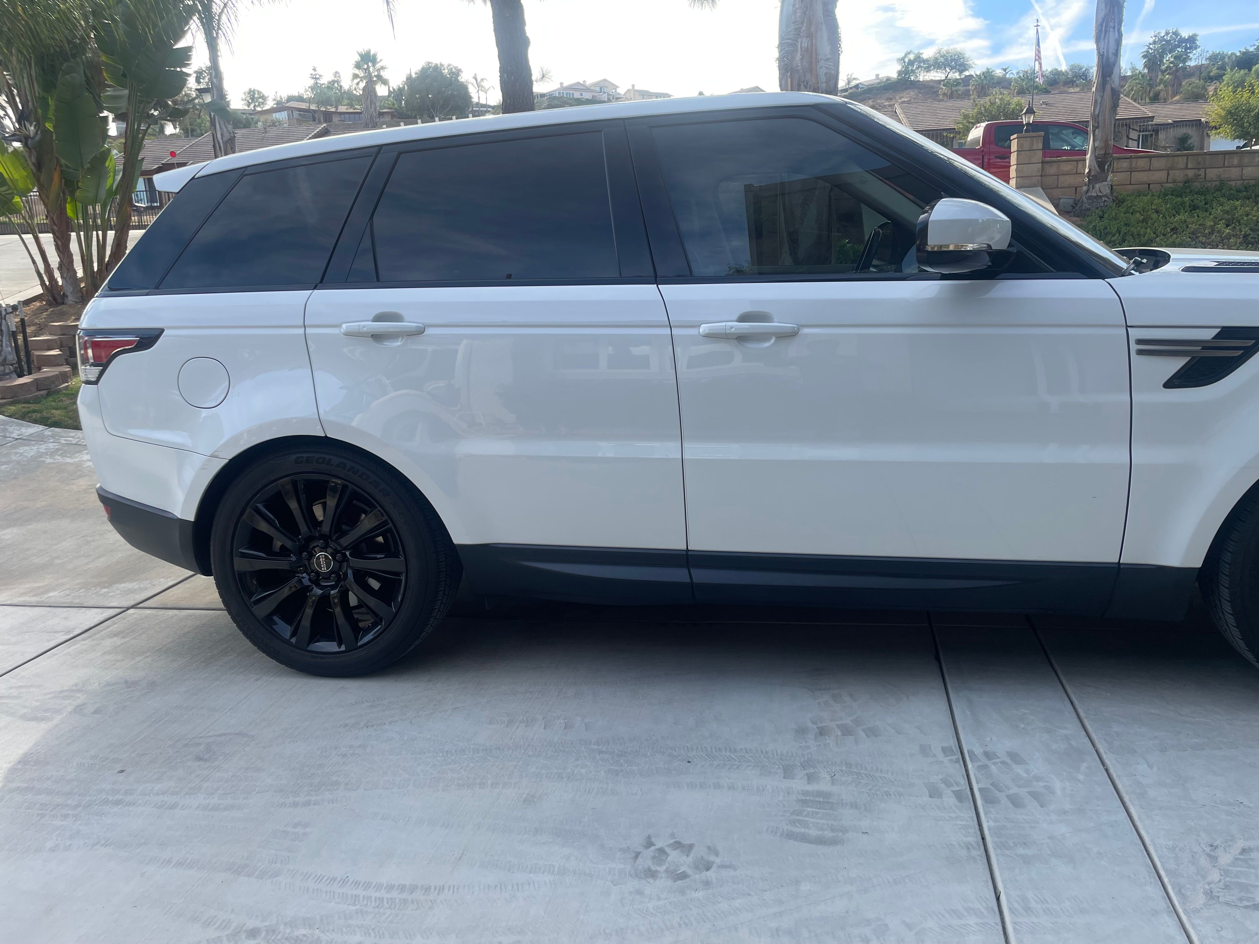 Used 2017 Land Rover Range Rover Sport SE AWD/4WD image 9