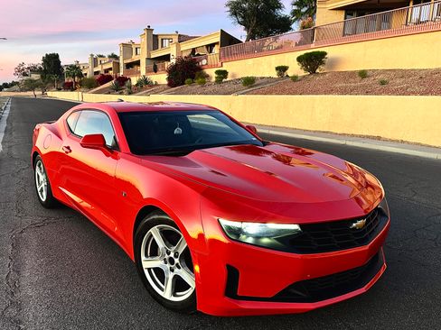 Used 2019 Chevrolet Camaro LT RWD image 2