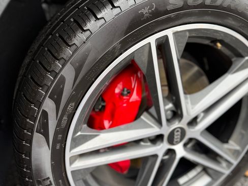 Used 2025 Audi Q5 e Premium Plus w/ Premium Plus Package image 2