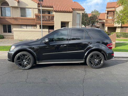 Used 2011 Mercedes-Benz ML 63 AMG 4MATIC image 4