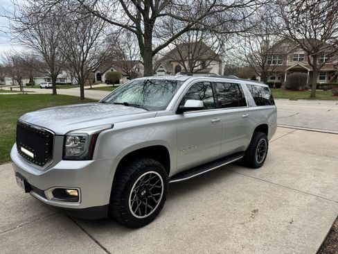 Used 2018 GMC Yukon XL SLT w/ Open Road Package image 1
