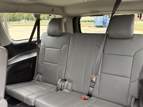 Used 2019 Chevrolet Suburban LT w/ Luxury Package image 26