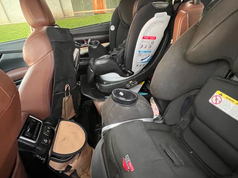 Used 2022 Subaru Ascent Touring w/ Popular Package #2A image 10