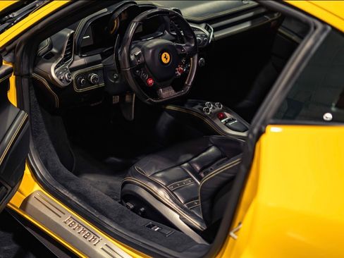 Used 2011 Ferrari 458 Italia Coupe RWD image 14