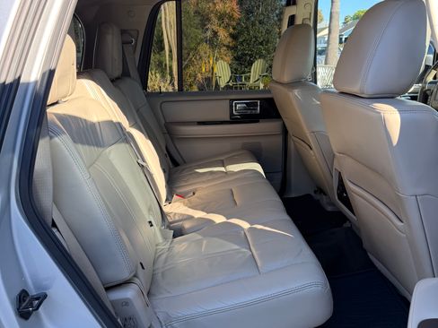Used 2016 Lincoln Navigator Select image 30
