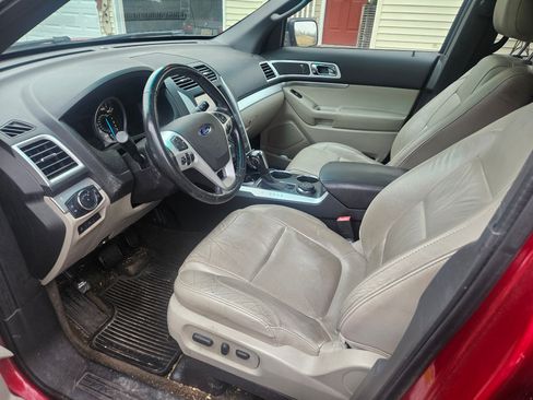 Used 2013 Ford Explorer XLT image 9