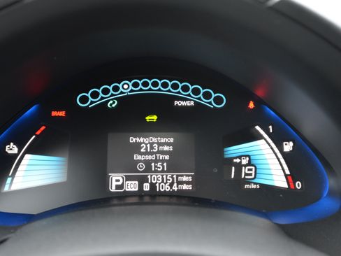 Used 2015 Nissan Leaf SV image 17
