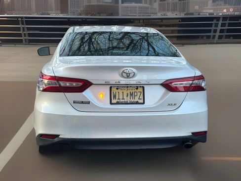 Used 2020 Toyota Camry XLE image 12