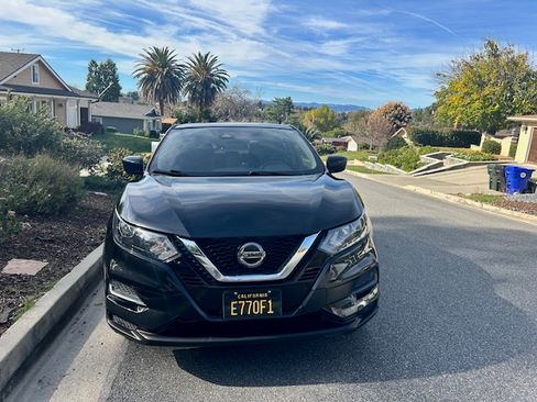 Used 2020 Nissan Rogue Sport S image 5