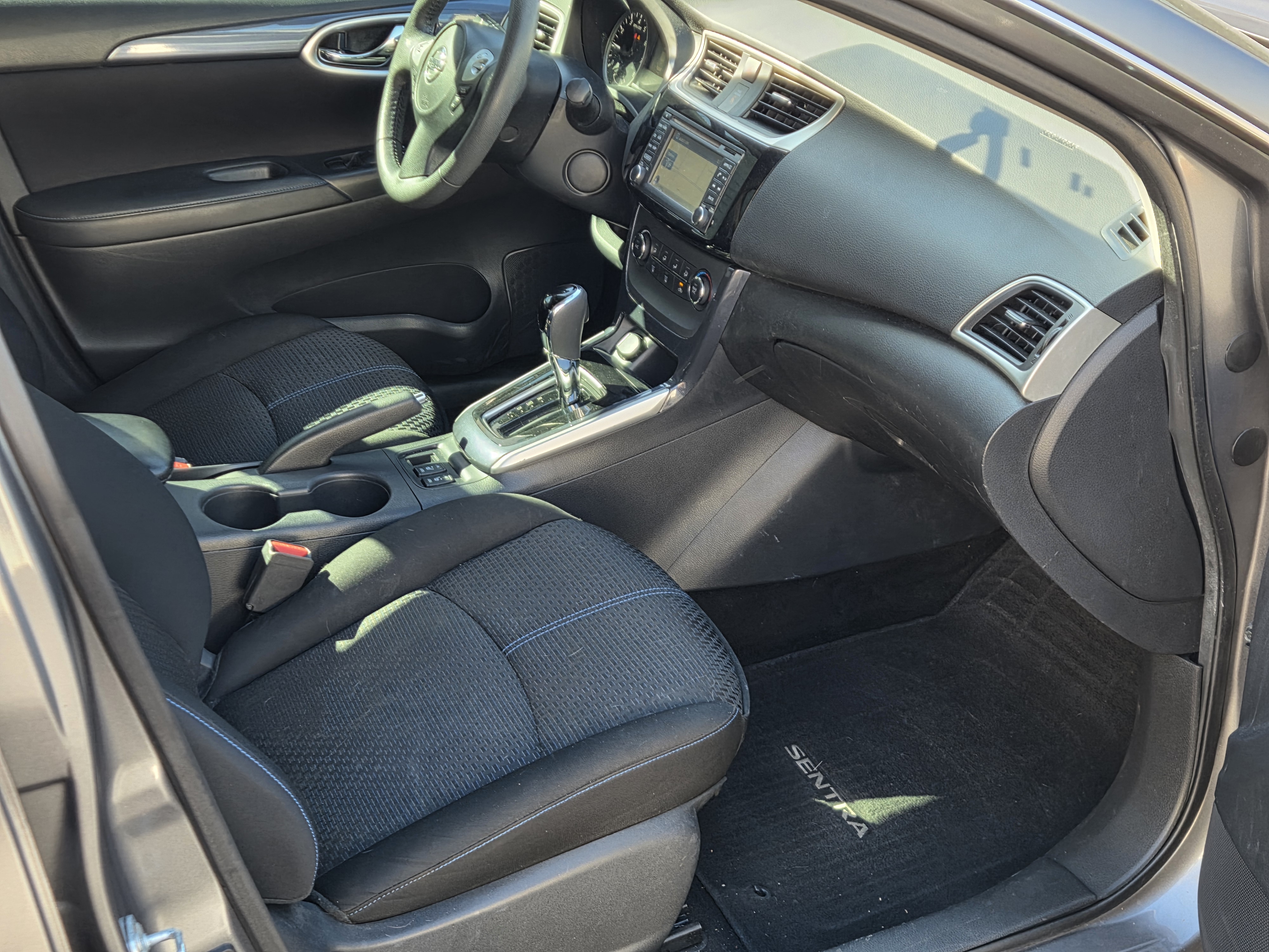 Used 2017 Nissan Sentra SR w/ Driver's Assist Package FWD image 5