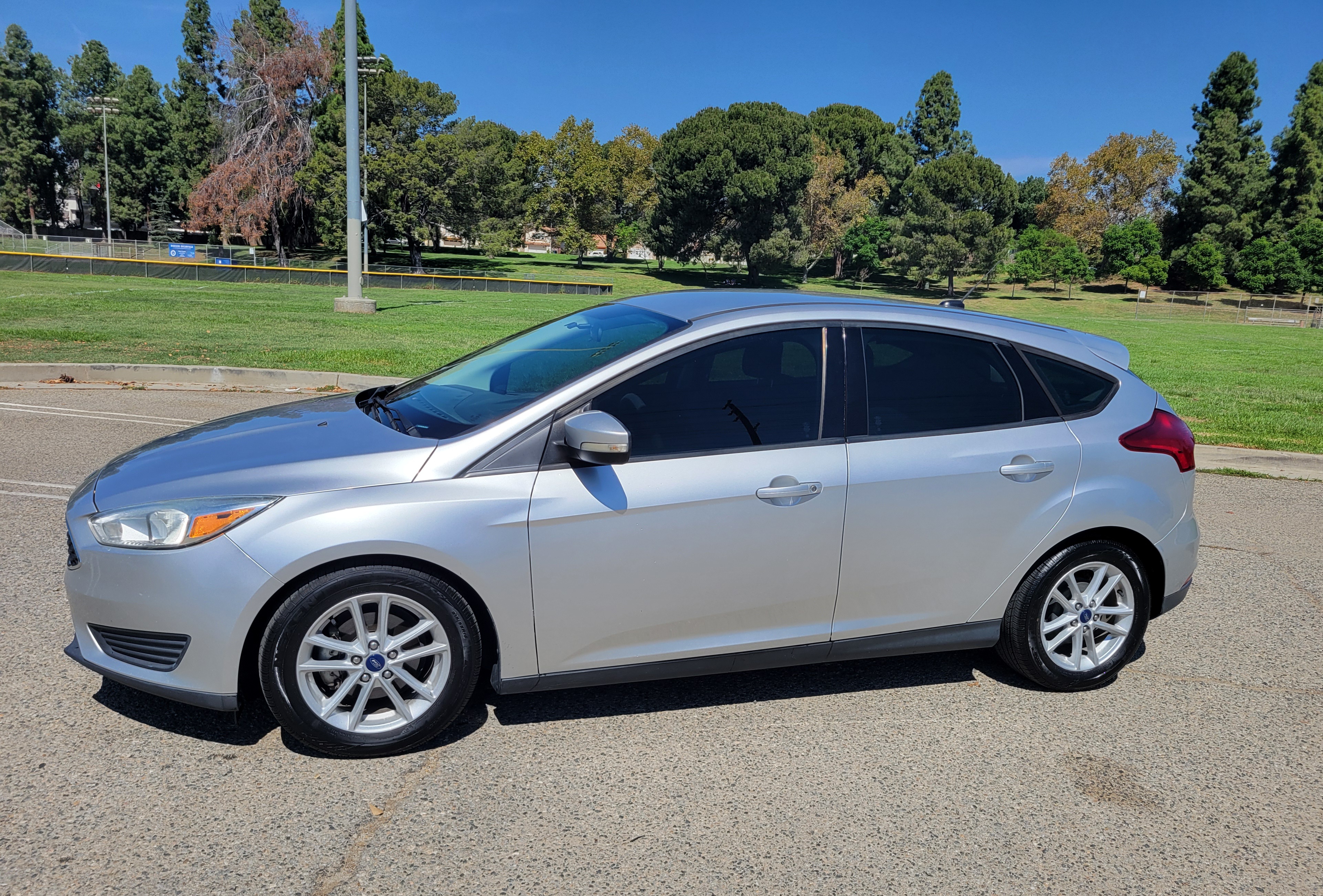 Used 2017 Ford Focus SE FWD image 1