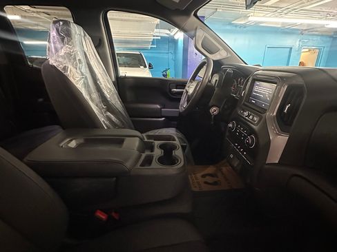 Used 2020 Chevrolet Silverado 1500 Custom w/ Custom Value Package RWD image 13