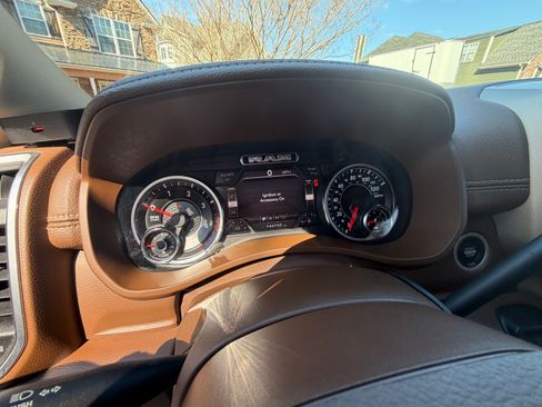 Used 2020 RAM 3500 Laramie image 11