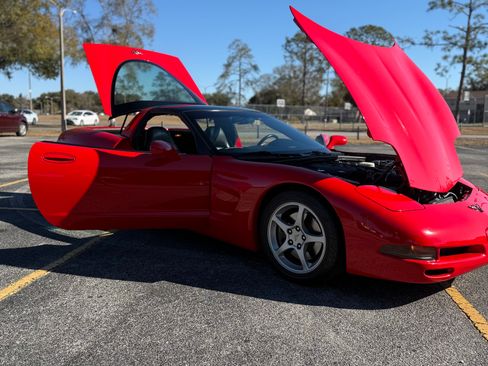 Used 2003 Chevrolet Corvette Coupe RWD image 4