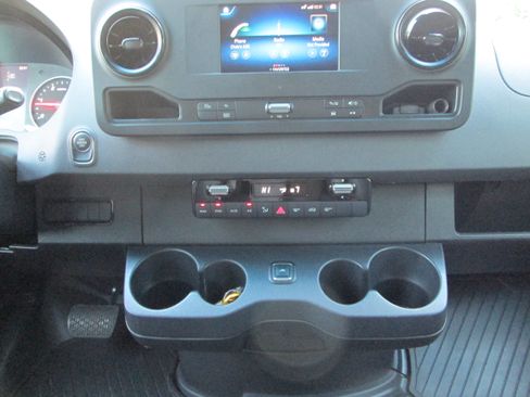 Used 2022 Mercedes-Benz Sprinter 2500 image 17