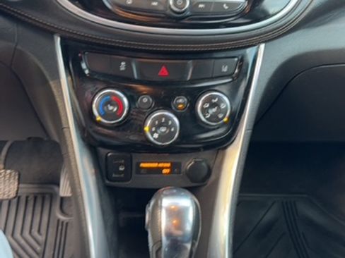 Used 2018 Chevrolet Trax Premier w/ Midnight Edition image 8